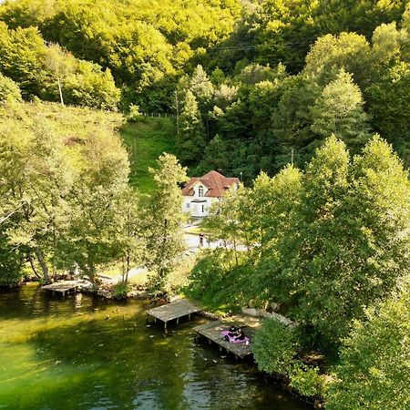 Cobras Plivsko Jezero, Jajce Villa Luaran gambar