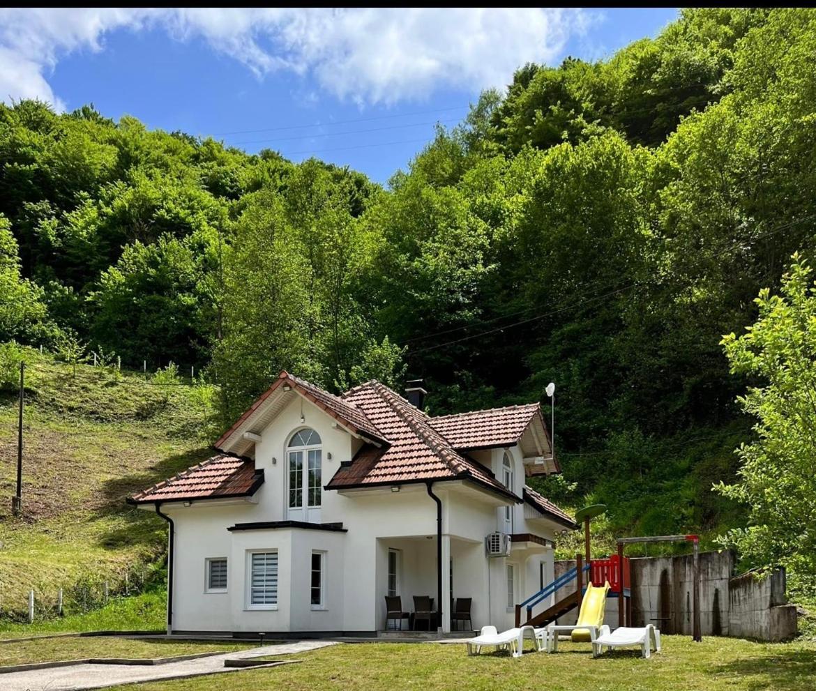 Cobras Plivsko Jezero, Jajce Villa Luaran gambar